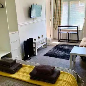  Apartment 1studio Avenue House United Kingdom